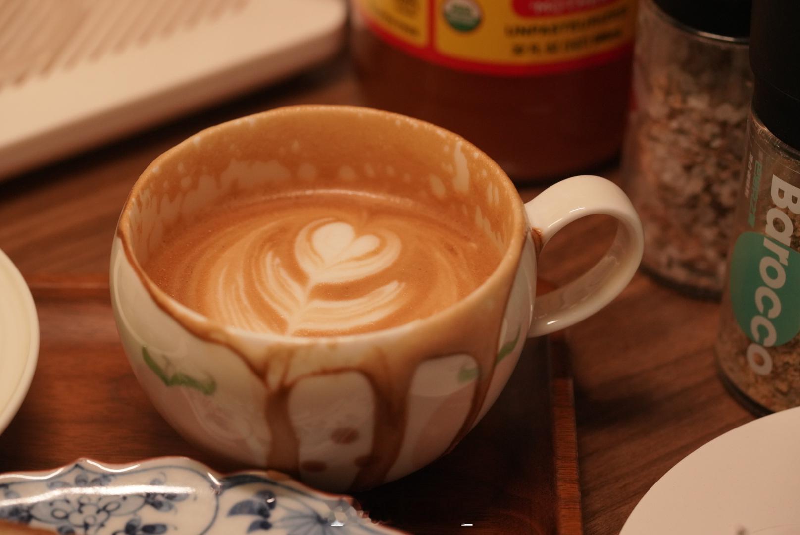 早安☕️咖啡萃取的超烂，豆子也垃圾，兑上牛奶都喝不出来了