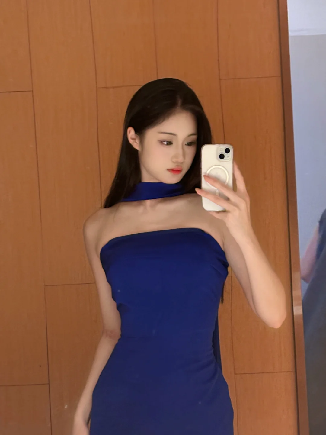这克莱因蓝的礼服谁能不爱！！💙