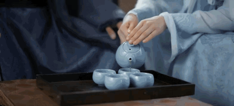 流水迢迢：两个男人都在吃醋！裴琰和卫昭都心悦于江慈在同行的马车上江慈给崔公子倒了