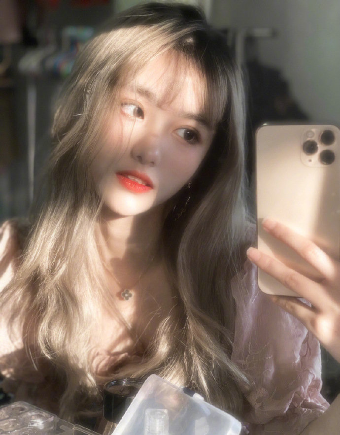 其实我想要的从来不是物质上的东西只是想要一份真心一份安全感和一份被在乎的态度却发