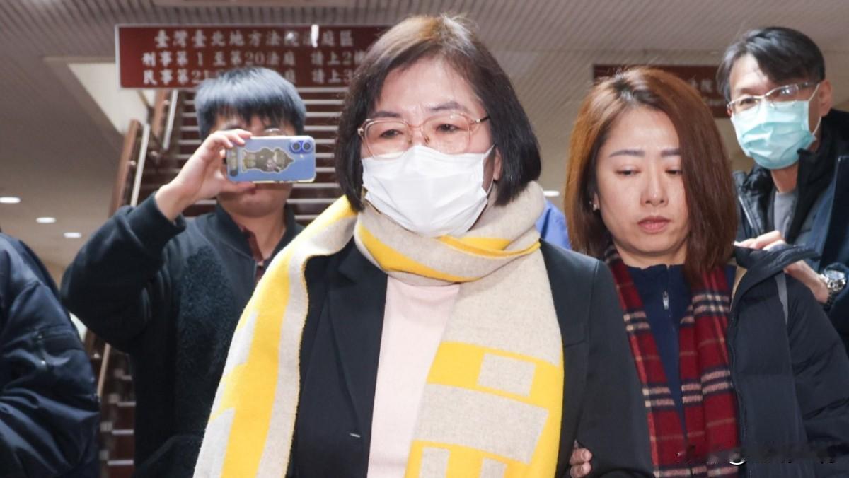 涉死亡连署案！黄吕锦茹“走路喊痛”求拆脚镣 检察官摇头：想跑还是很快

国民党台