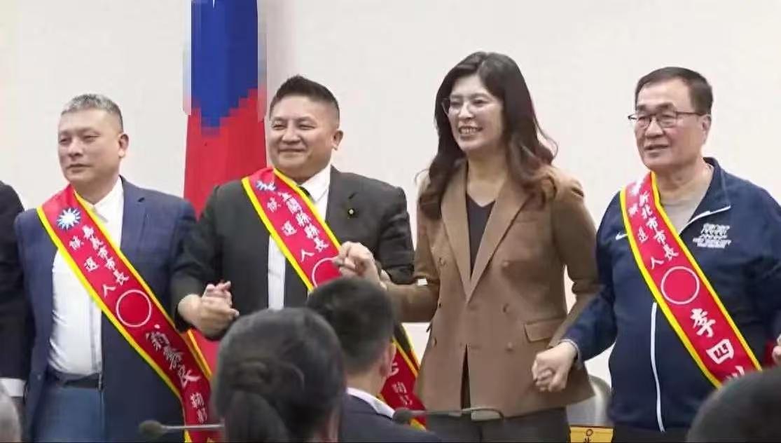 李四川和郑丽文不和？
台湾疯传
国民党主席郑丽文上台
准备与新北市长参选人李四川
