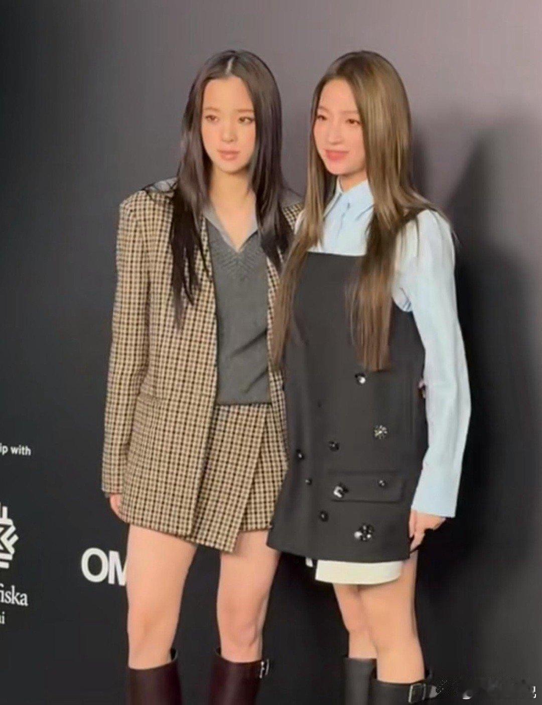 欧阳娜娜和妹妹娣娣一起亮相，虽然娜娜侧脸有点虐心，但她依然比娣娣更甜美漂亮 