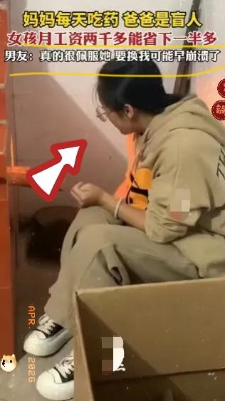 看哭了！江西，男子第一次去女友老家，推开门就愣住了！房子破旧，墙皮脱落，女友妈妈