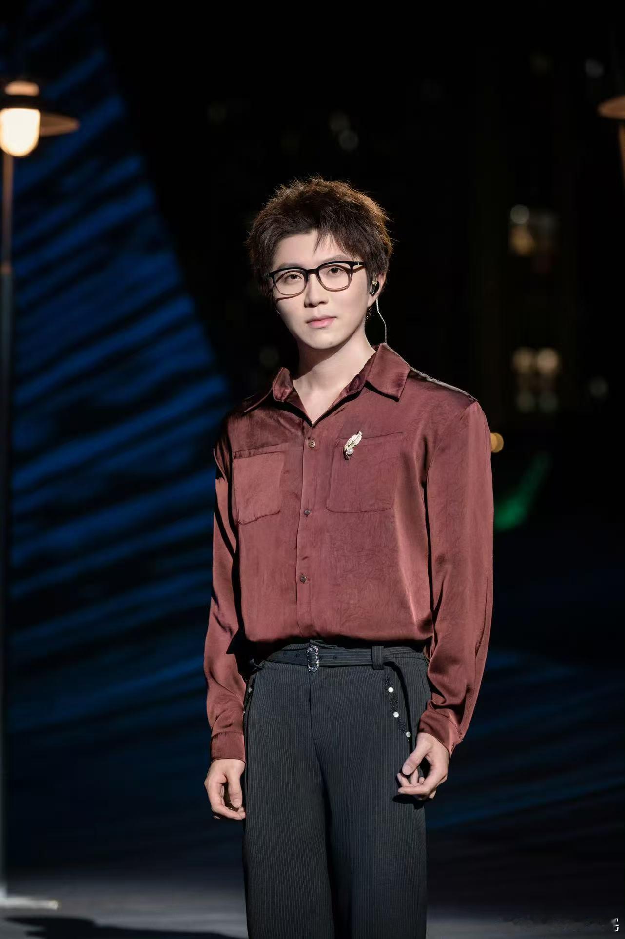 毛不易 好听央视中秋晚会毛不易[超话]听完毛不易在秋晚的演唱，才真正体会到什么叫