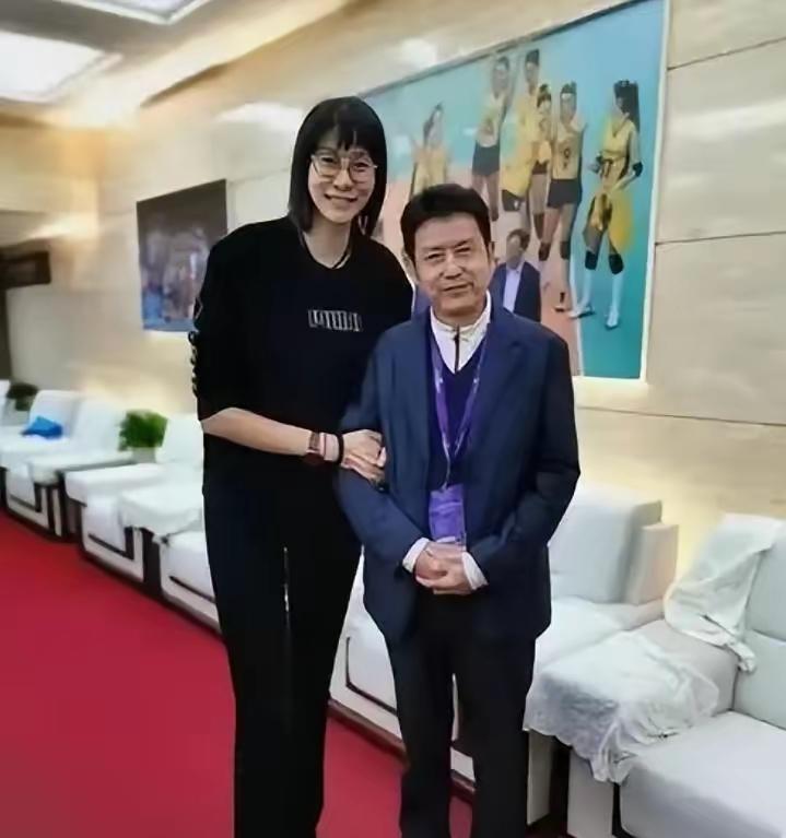 1992年，陈忠和的妻子因背包带勾住了火车，而被卷入火车下不幸而亡。3年后，陈忠