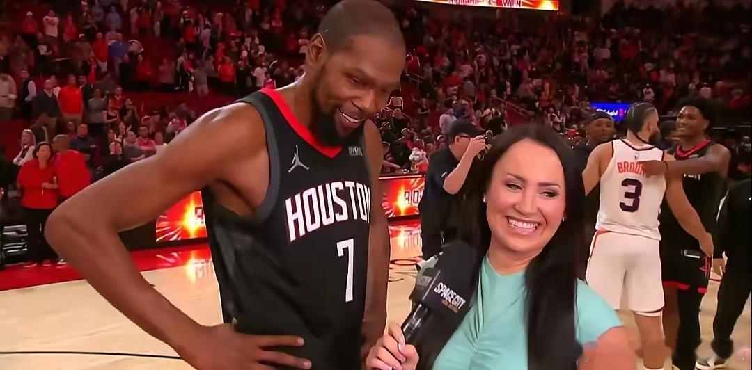 火箭100-97绝杀太阳，赛后杜兰特谈到本场比赛战胜太阳的感受，他说：“我不想离