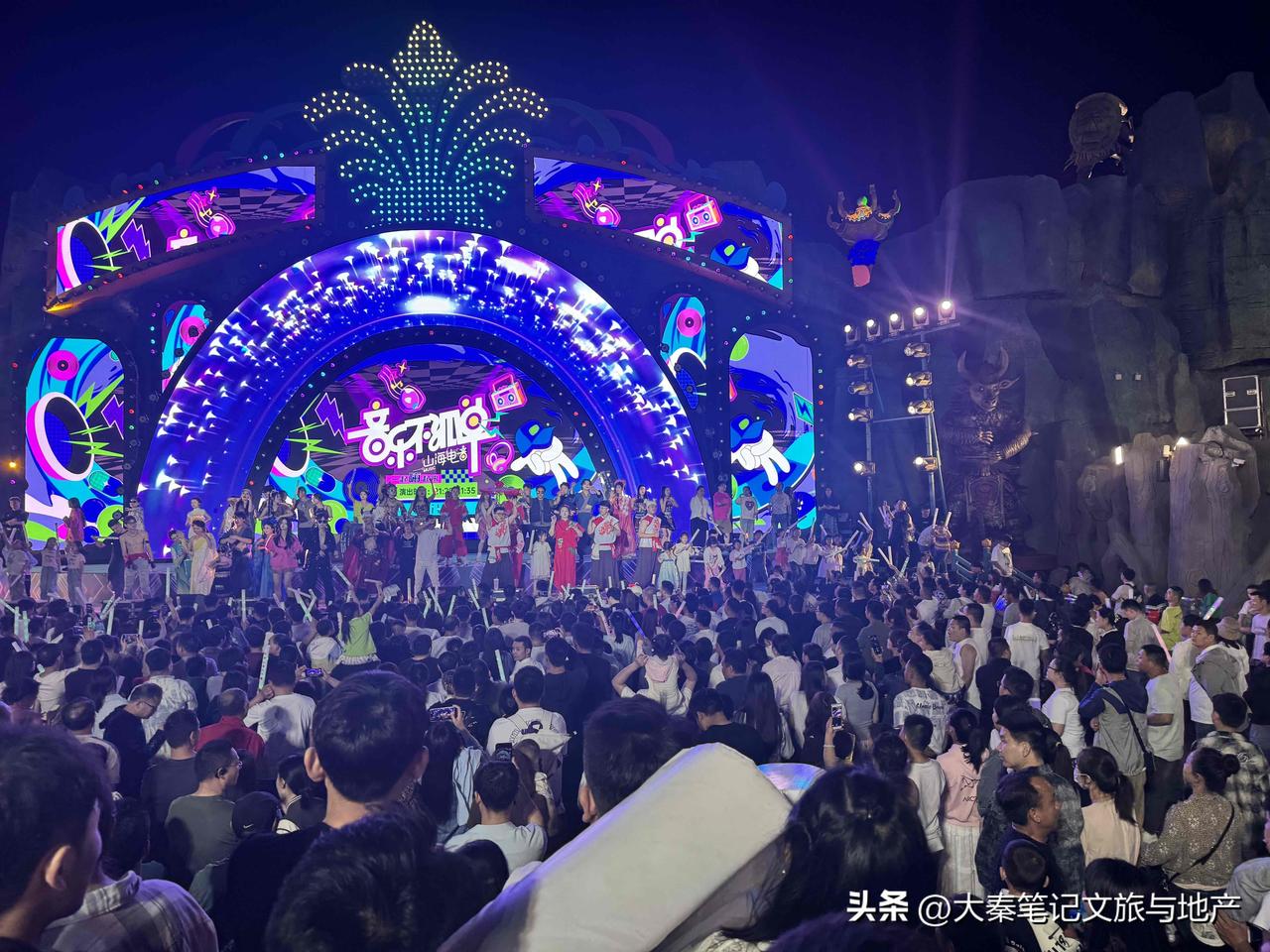 假期或过节，平湖从来不会让你失望！
2025年5月1日晚，浙江平湖山海几千重不夜