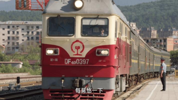 让黄景瑜王天辰先振兴钢厂了 北方大厂子弟的青春也太好哭了～烟囱、厂区、一起长大的