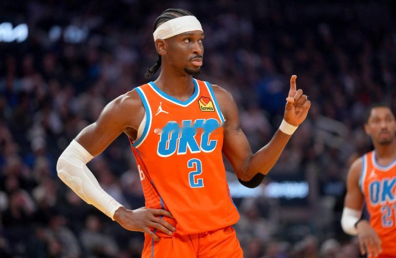 今日，NBA常规赛继续进行，雷霆在客场以121-111力克掘金。此役，SGA表现