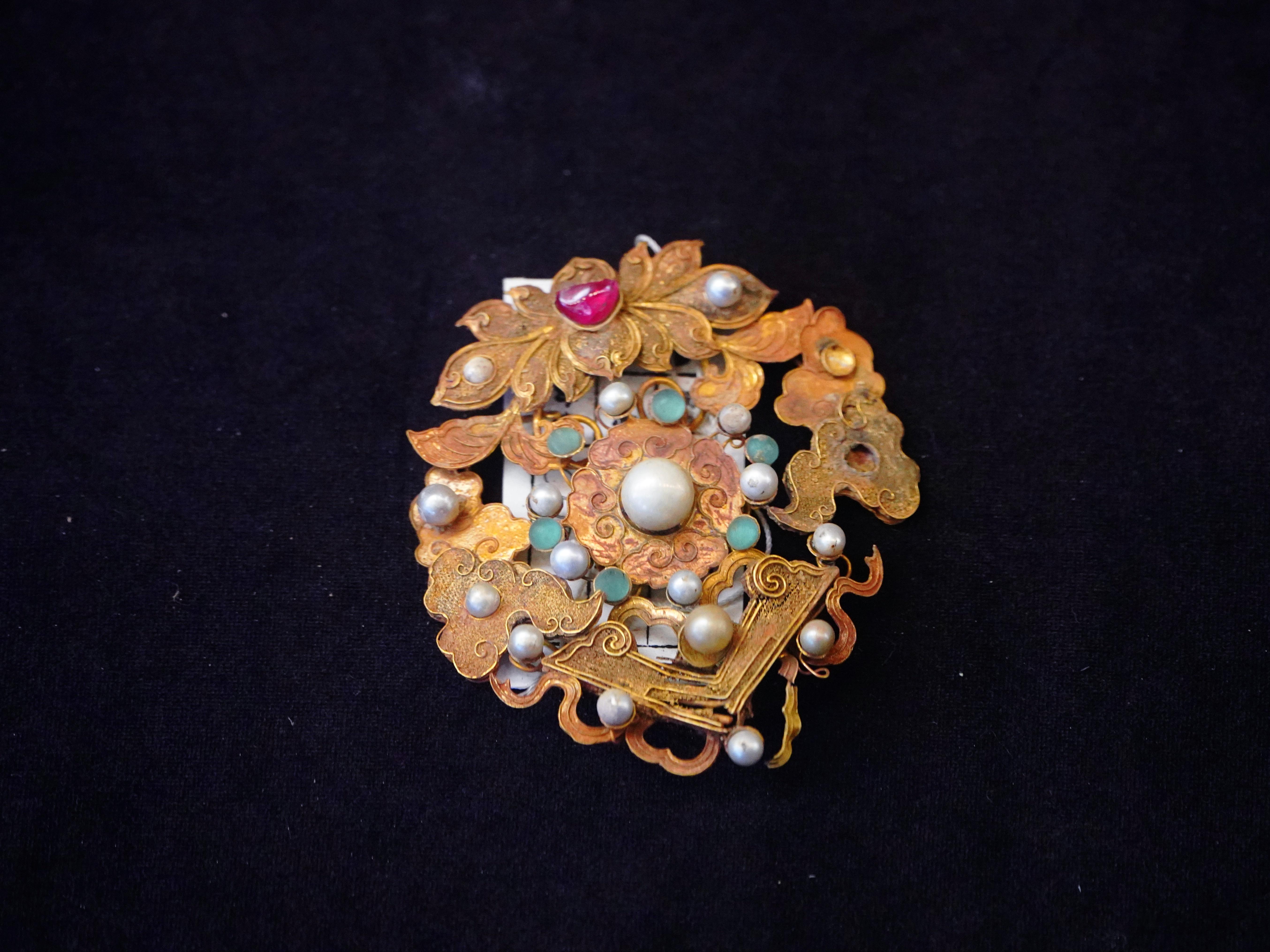 清东陵裕陵地宫出土金首饰清东陵文管处藏 ​，裕陵为乾隆陵寝，这组文物也是地宫被盗