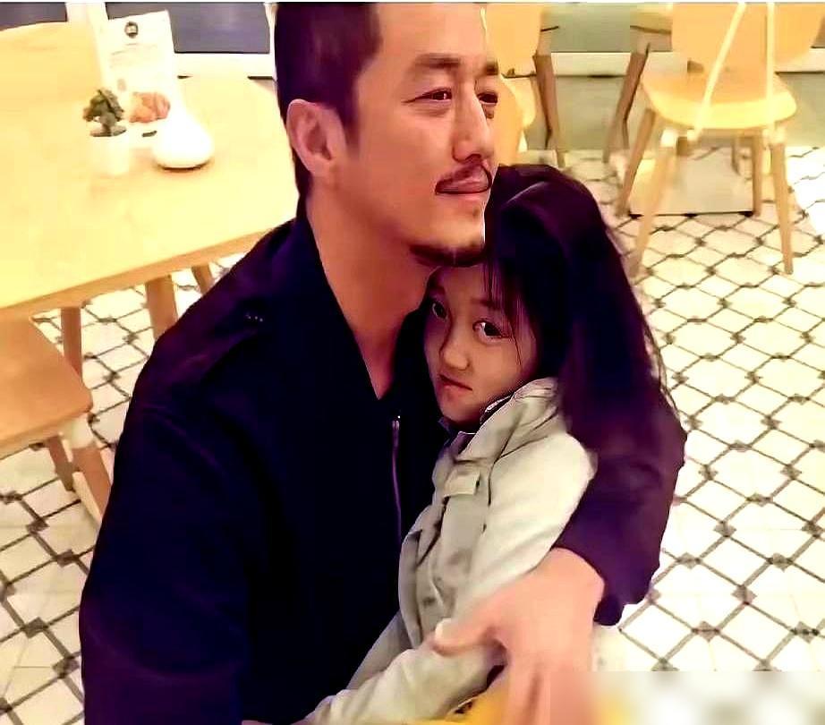 李亚鹏认了，他这辈子只赢过一次。

一个在商海里撞得头破血流、被债主顶上热搜的男