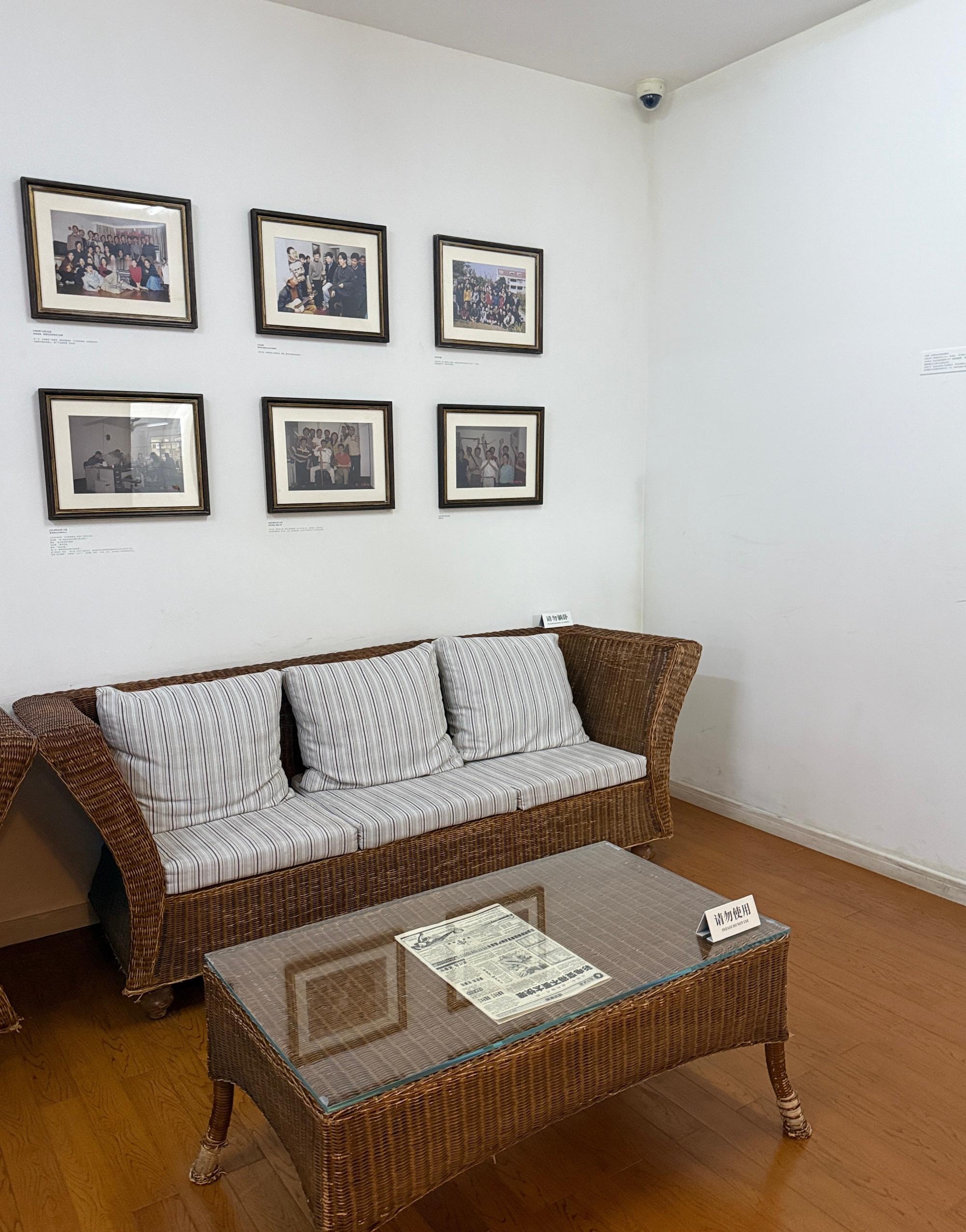 婚纱影楼要失业破产了总体实体经济没有几个好的了。以后安置房的物业费会上涨，电费水