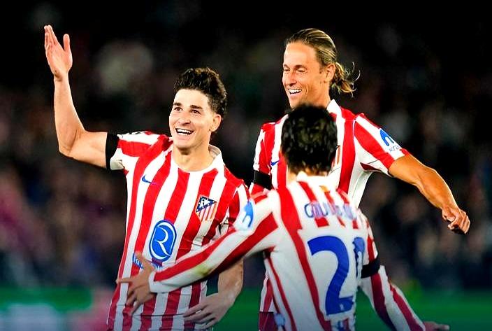 诺坎普的魔咒，被阿根廷人一脚任意球踢碎了！
 

马竞客场2-0拿下巴萨，这还是