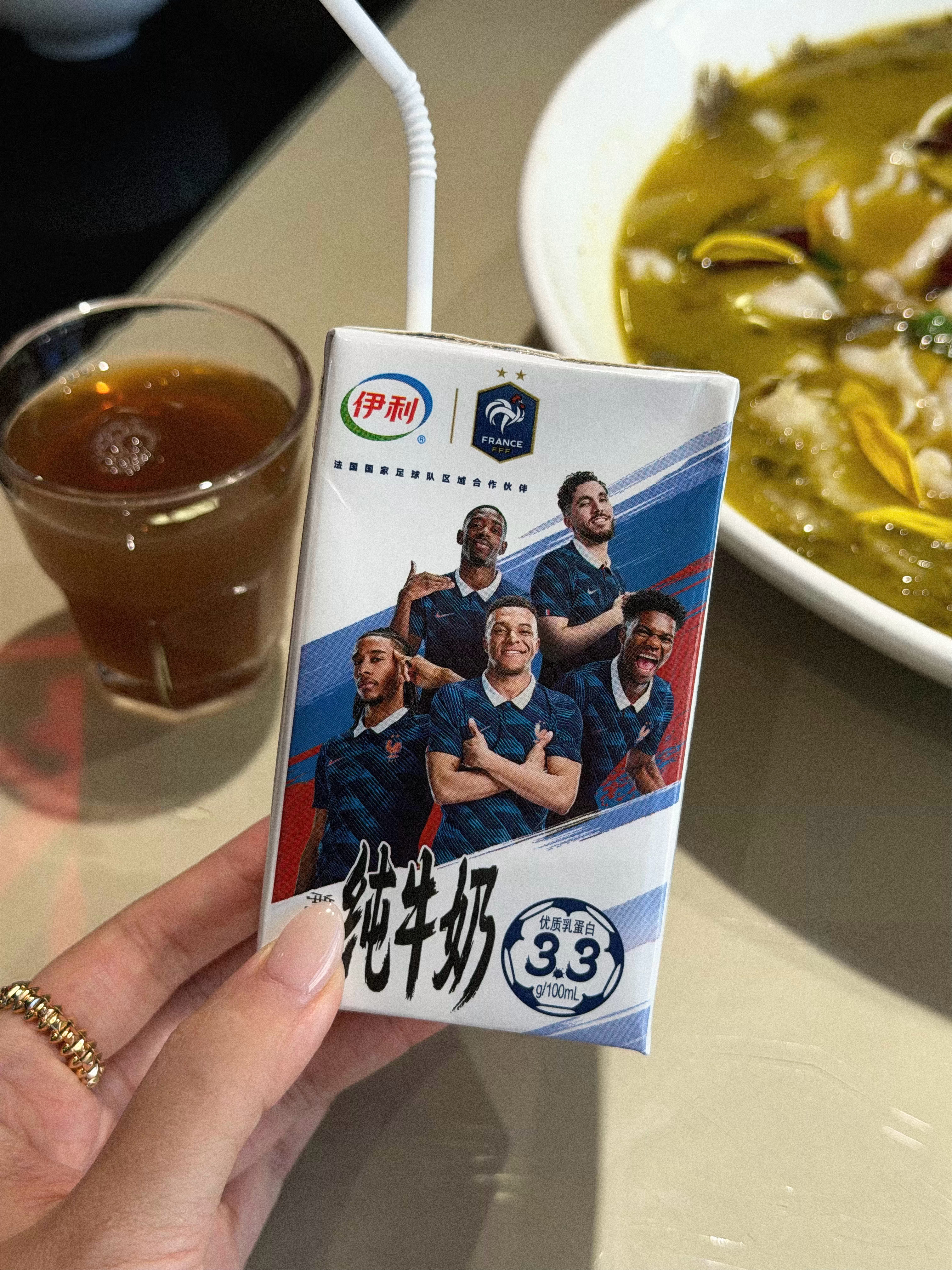 摄入宇宙第二高端牛奶品牌伊利纯牛奶🥛🐓 