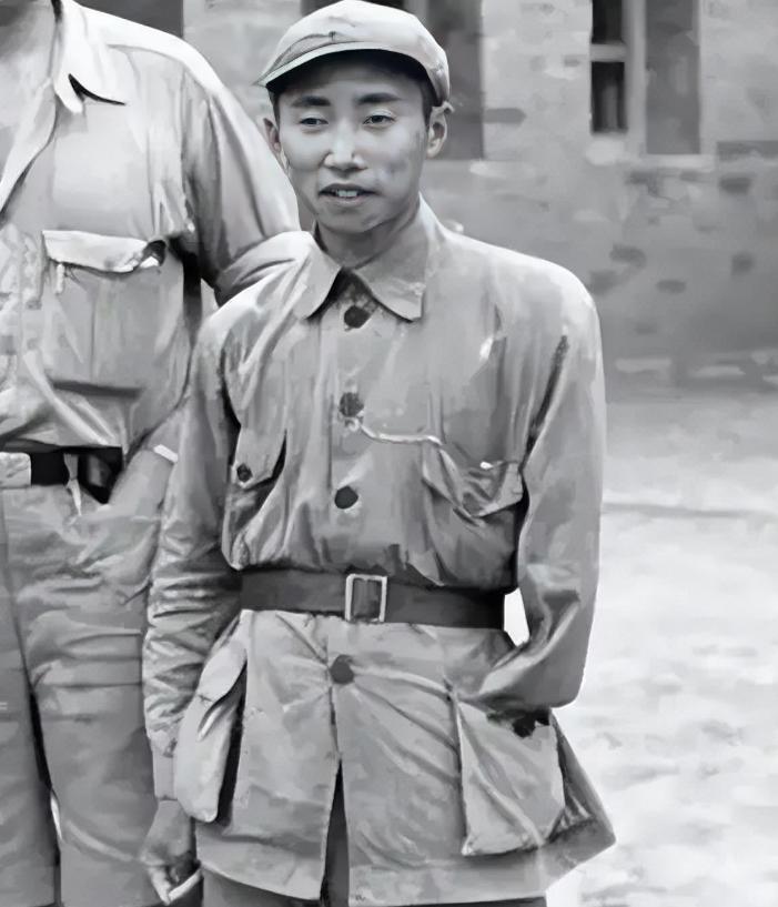 1949年，彭绍辉已经43岁，却还没有成家。身边人看着着急，卫生部长赵德炎就劝他