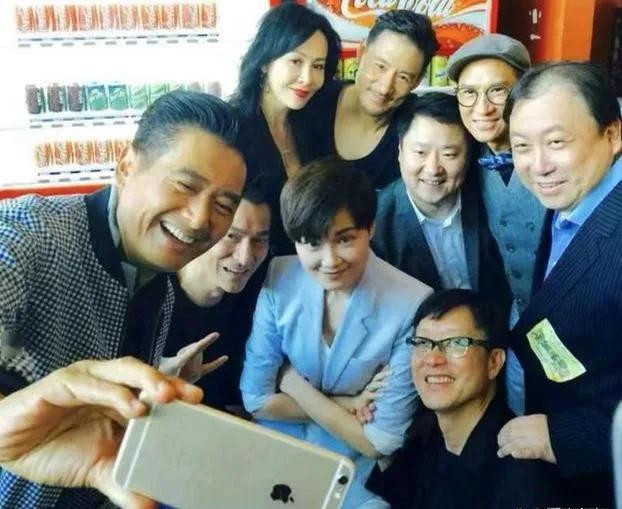 李宇春的C位与这只眼睛
………
