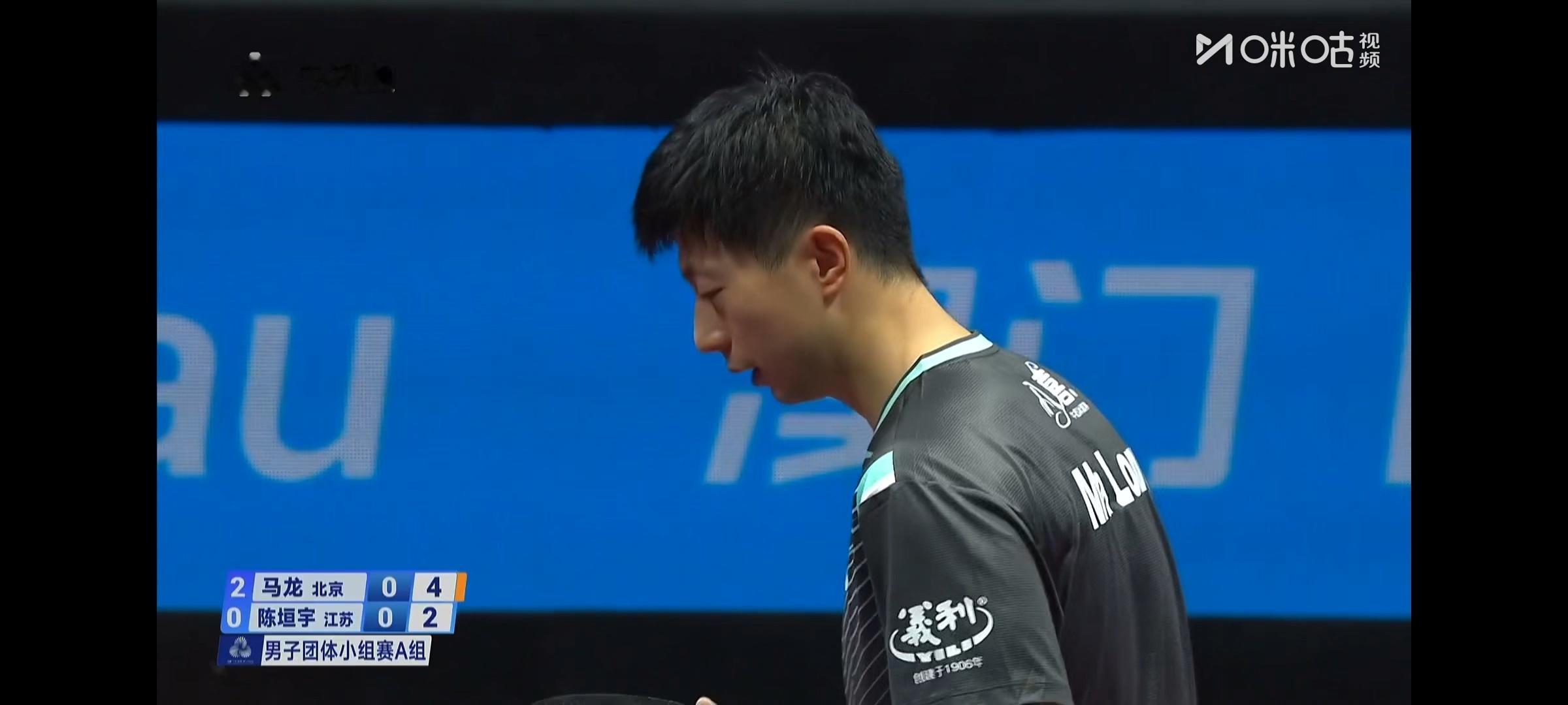 抱抱这个很辛苦很辛苦的龙龙打球超级厉害还咳了几下，感冒快快退散