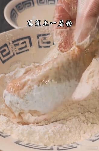 炸鸡的幼年形态 一只鸡在不同生长阶段都有对应的美味吃法，从鸡蛋到雏鸡再到成年鸡，