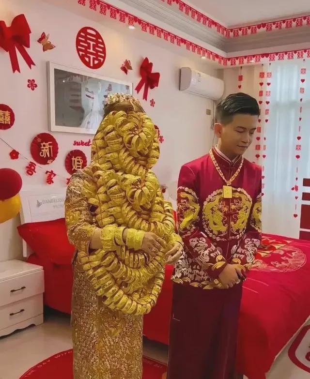山东结婚彩礼前十名：
10、枣庄，3.3～10万
9、淄博，5.18～10万
8