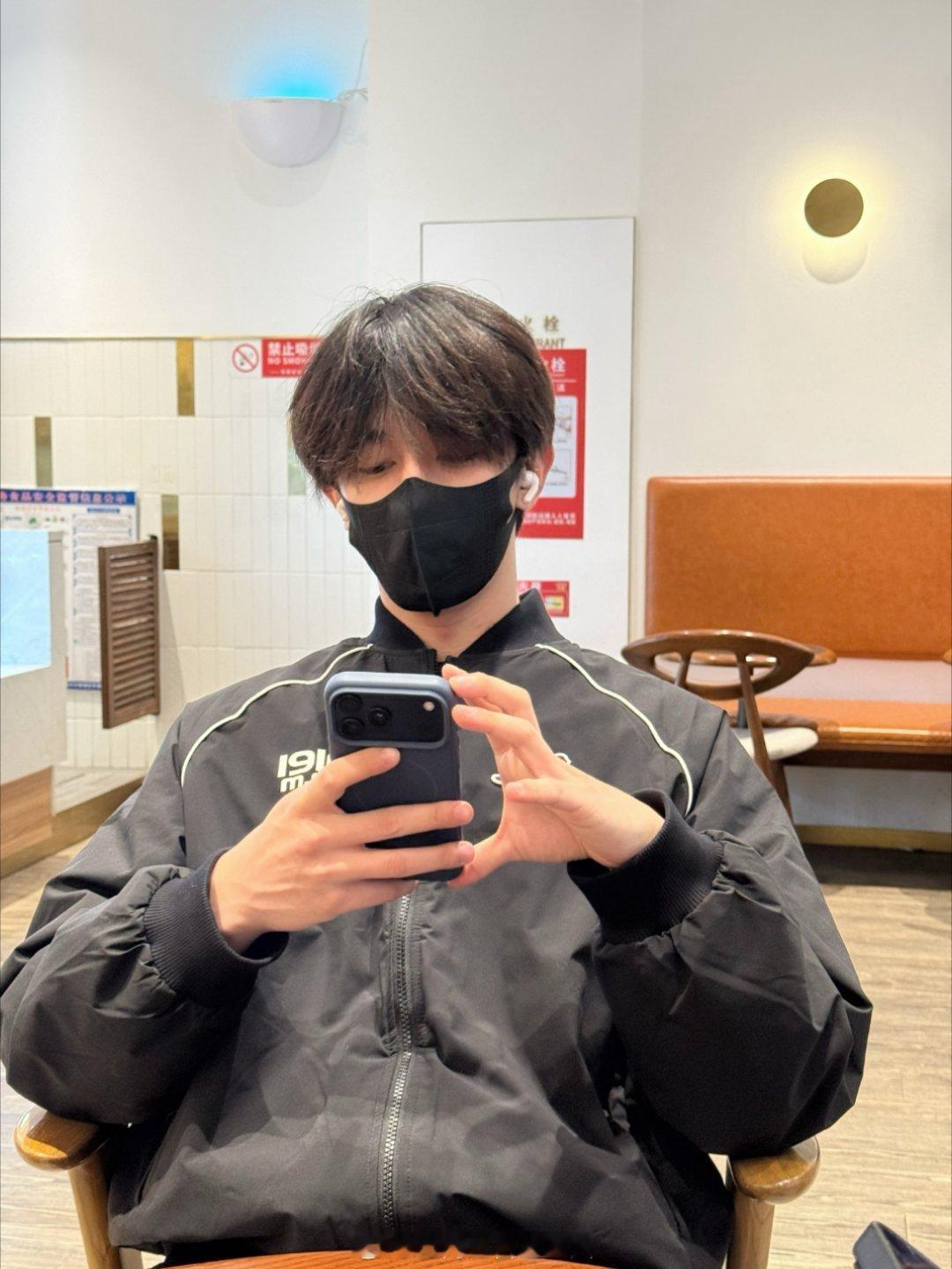 你可以在两个地方偶遇夏之光：好吃的店和健身房，迈开腿是为了更好的张开嘴哈哈哈哈哈