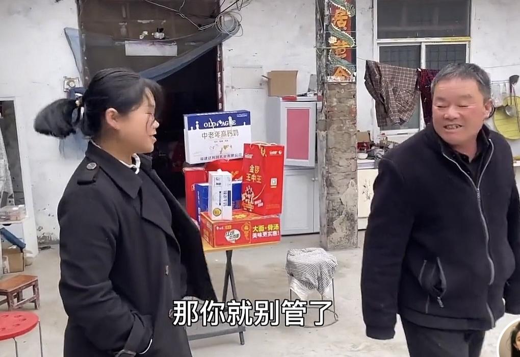 今天无意间刷到自媒体人“小燕子”婚前视频，结婚前的她生活朴实，穿着也不太讲究，每