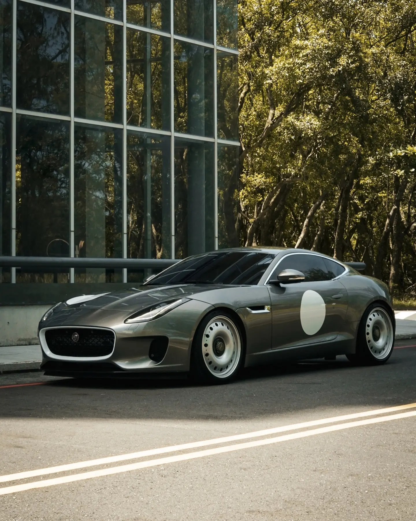 Jaguar Ftype，小众英伦跑车。