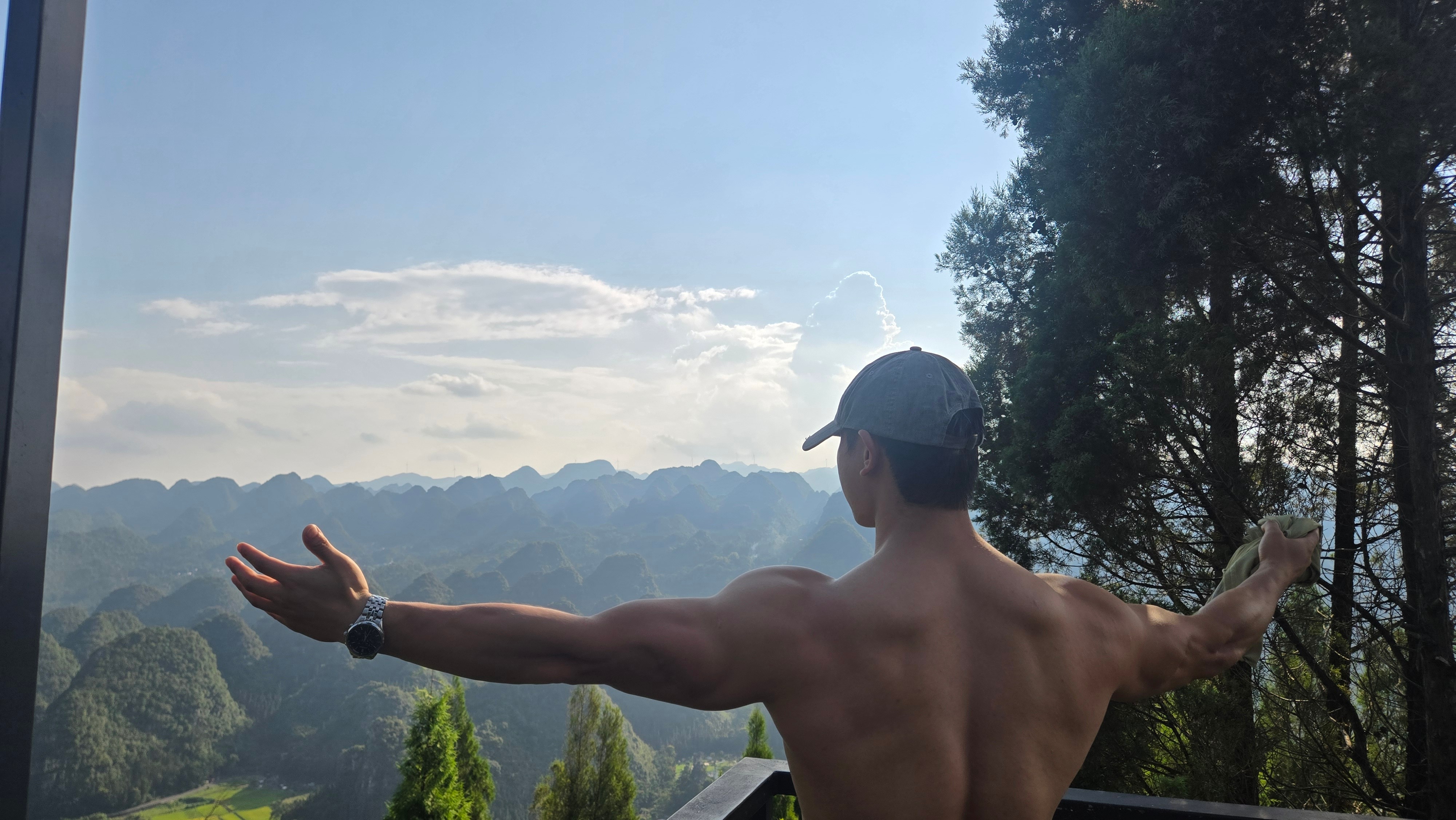 健身，一定要好好练背～背练好了，气质真的会变。💪很多人只盯着胸和腹，结果圆肩、