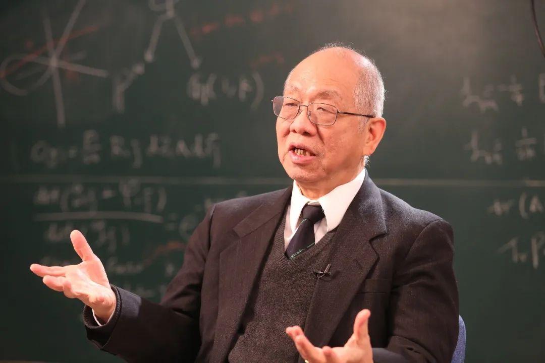 “遮羞布被扯掉了！”美籍华裔数学家丘成桐直言：中国的数学水平比美国落后了80多年