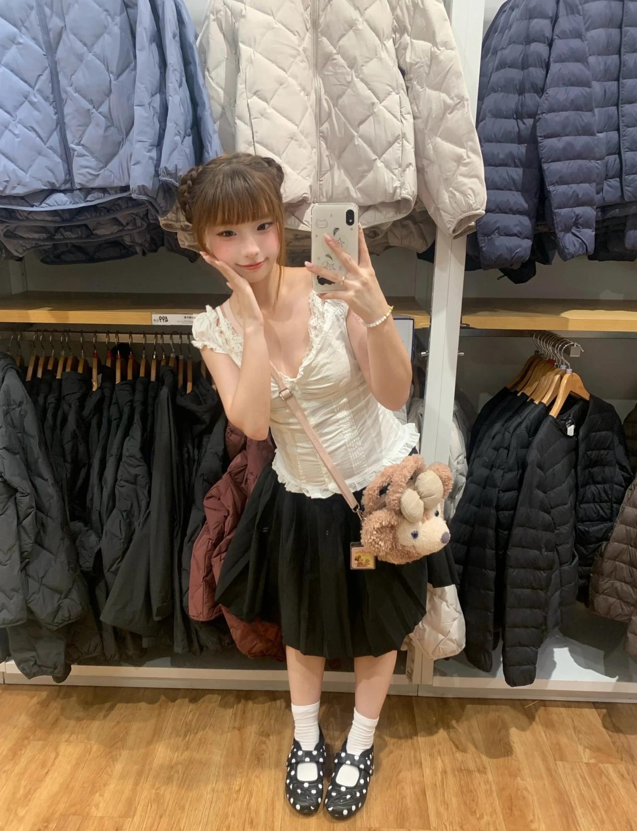 萌萌的
嘿嘿波点鞋非常美萌呀 还扎了很可爱的发型
^ω^心情也非常美萌想要变得可