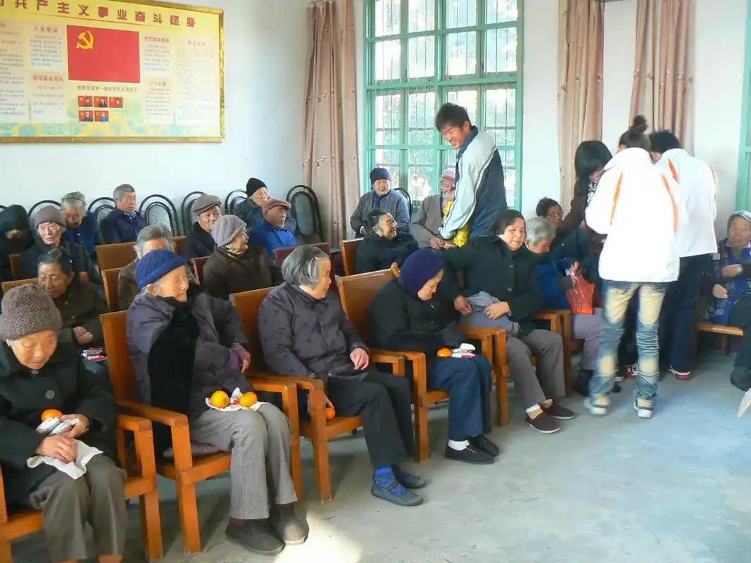  
很多人容易把整体平均涨幅直接套用到个人养老金上，假如今年整体调整比例定为1%