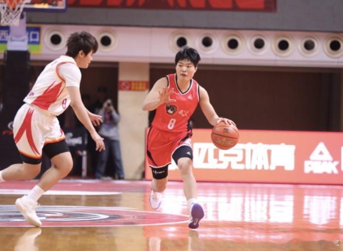 篮球 硬钢篮协？武汉女篮官方：放弃球员上调国家队后外援4节8人次政策。北京时间1