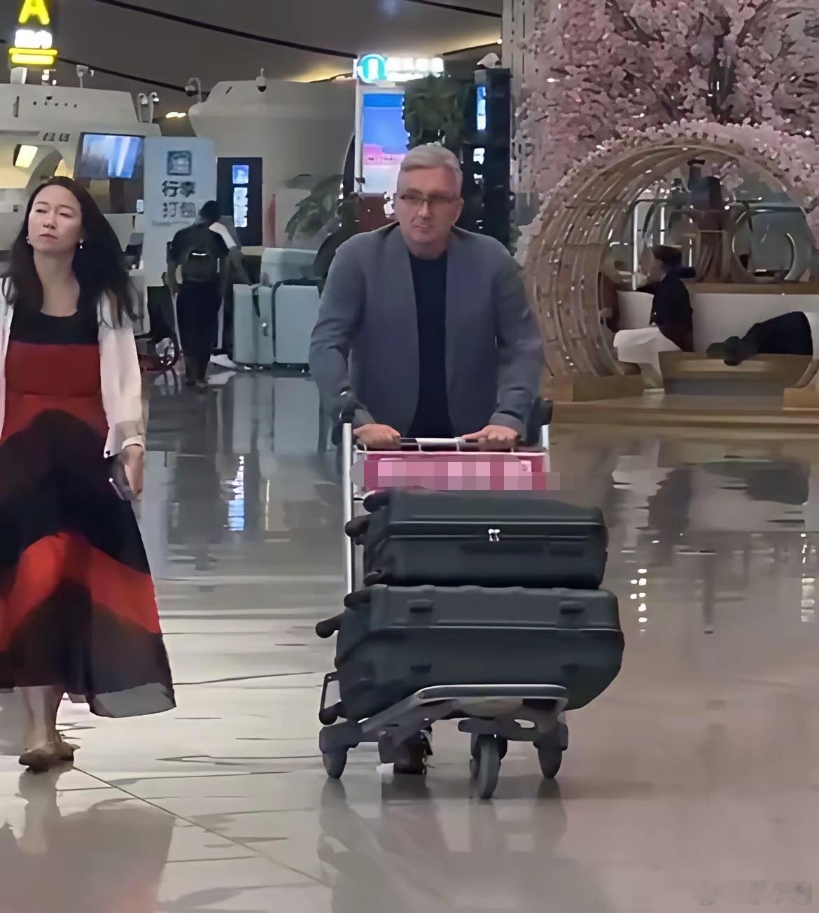 小利说事[超话] 再见，伊万！ ​​​