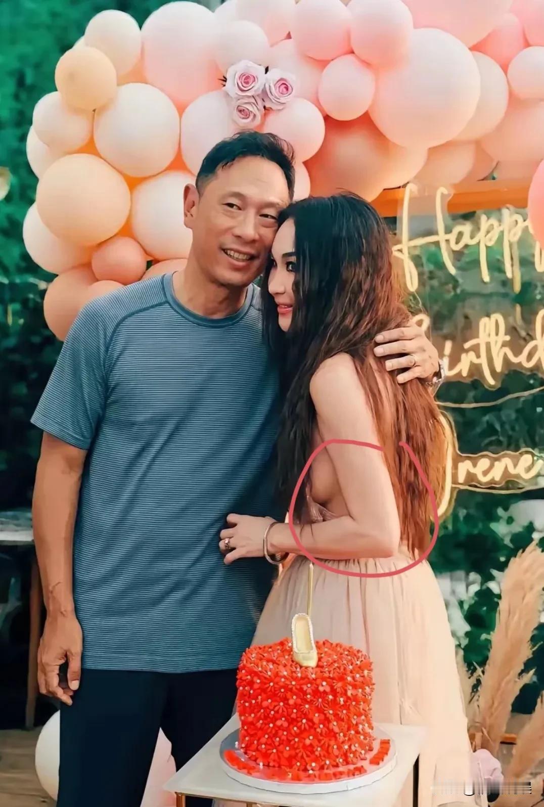承认温碧霞长得漂亮，
老公宠儿子爱，
花甲之年了身材也保持得很好，
但是她有个不