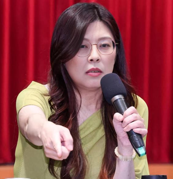 快讯快讯！
郑丽文提出“一中保台”！


最新消息，
郑丽文提出了一个新的说法。