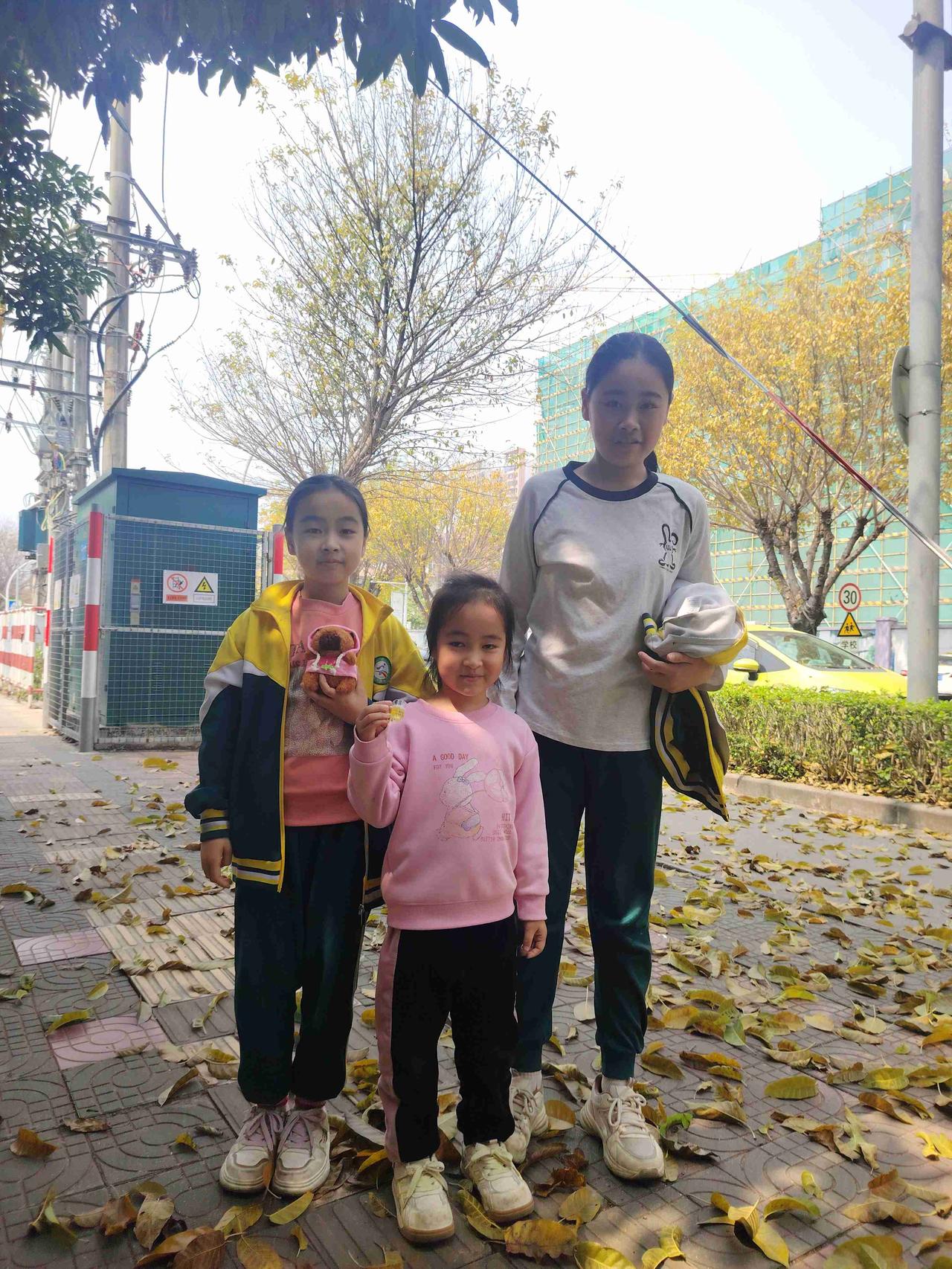 我的今日状态：😁轻松愉快
我这里的天气：☀️晴天逛街留影