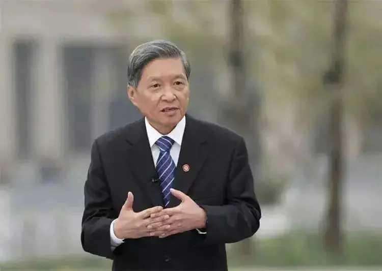 有的人醉心于权势而追求虚荣，
有的人一心做事传递真谛，无私奉献一生。#王树国情系