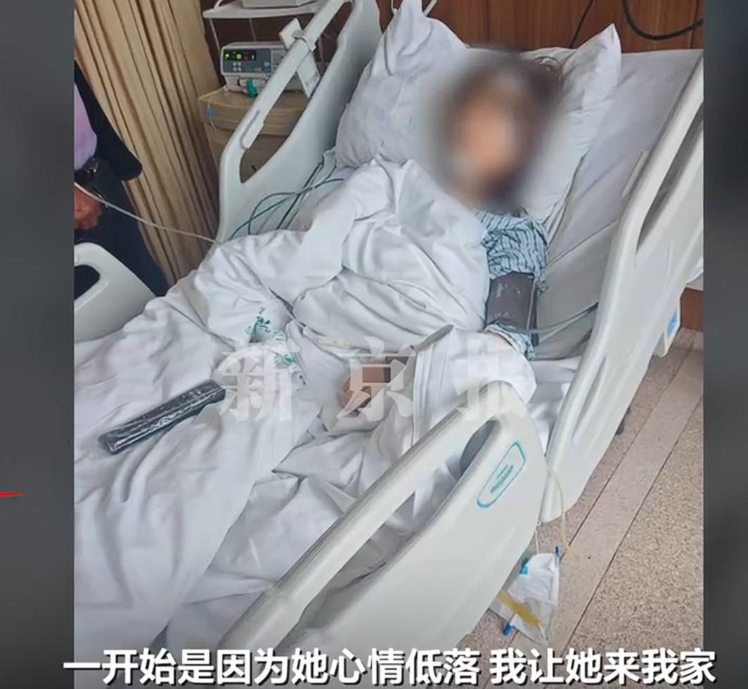16岁女孩被捅重伤行凶者轻生身亡，因为行凶者疑似有中度抑郁症，因为心情不好找女孩