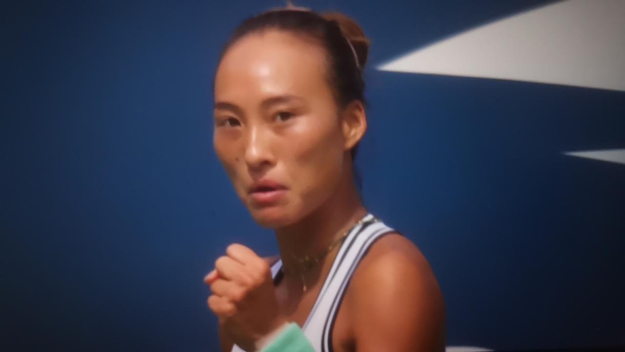 美网2026 女单第三轮
从资格赛突围的郑钦文🇨🇳以1-6/7-6（3）/7
