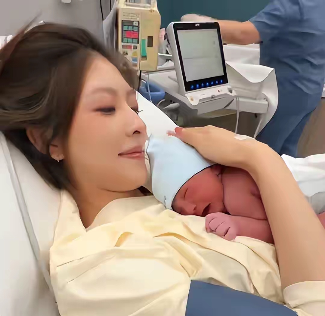 知名网红韩景枫官宣全家搬离北京！刚购千万别墅，已卖掉多辆豪车 