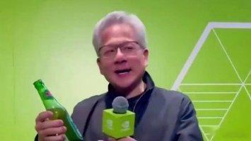【视频】黄仁勋原来爱喝啤酒，和台下观众碰杯一刻，现场都沸腾了！ 嘴唇怎么都喝出血