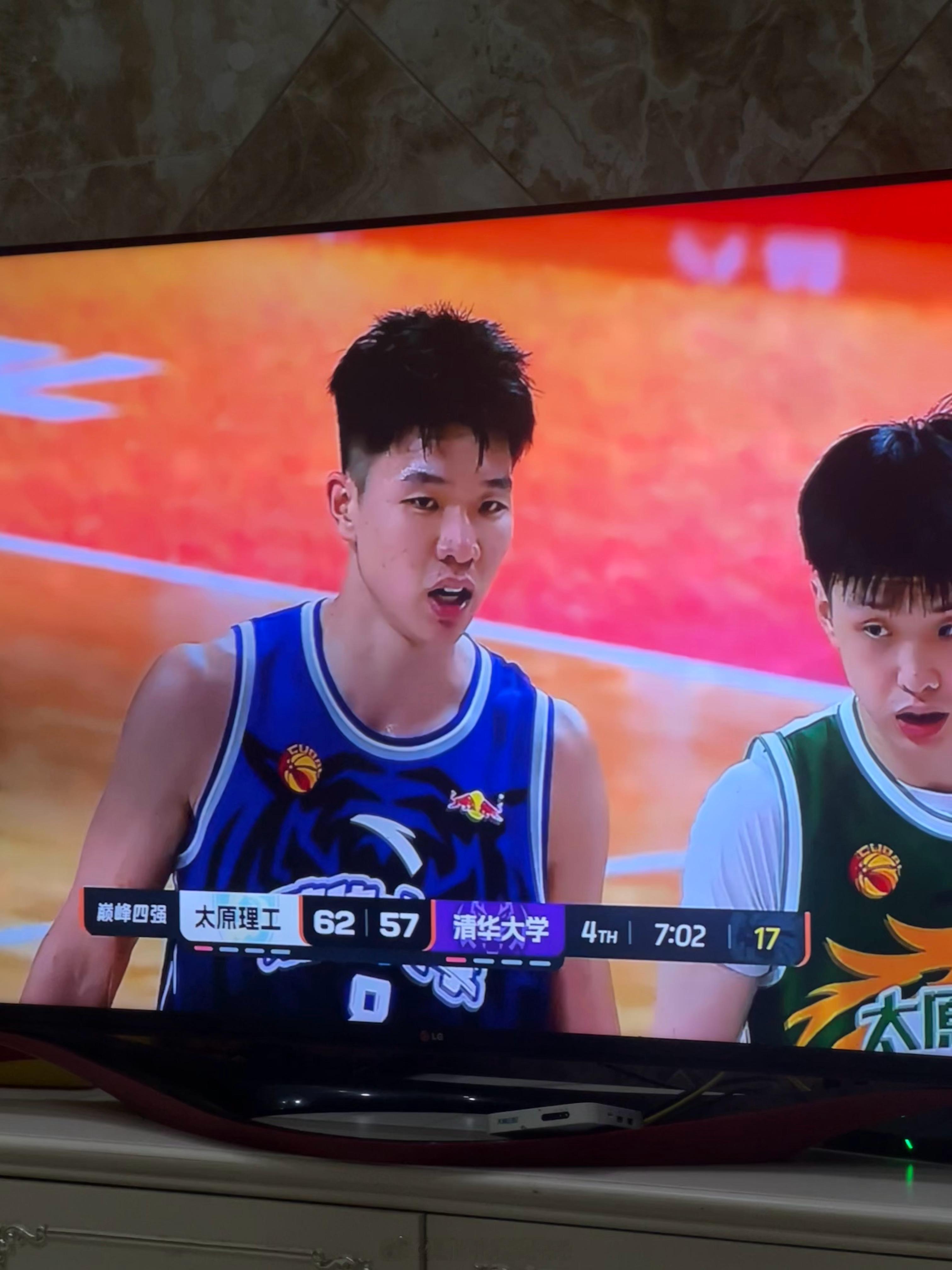CBA憾失石奎这么优秀的后卫喂到队友嘴边的好几个球 队友都吃不下啊 这感觉怎么那