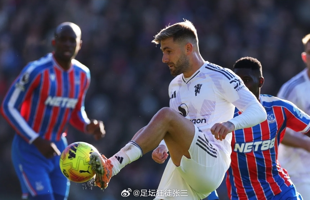 跟队记者：曼联方面对于图赫尔一直不征召卢克·肖感到困惑据曼联跟队记者萨缪尔·卢克