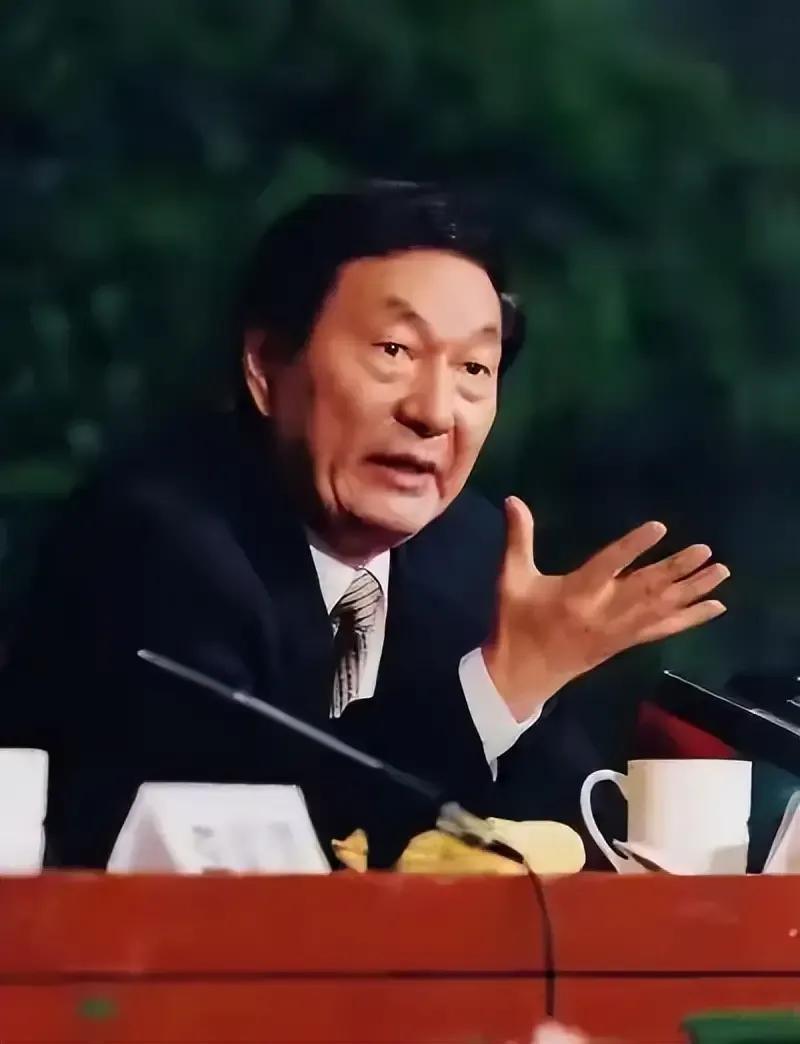 朱镕基退休后干了件大事：版税近4000万，他一分没拿。

出版社领导说：他是国内