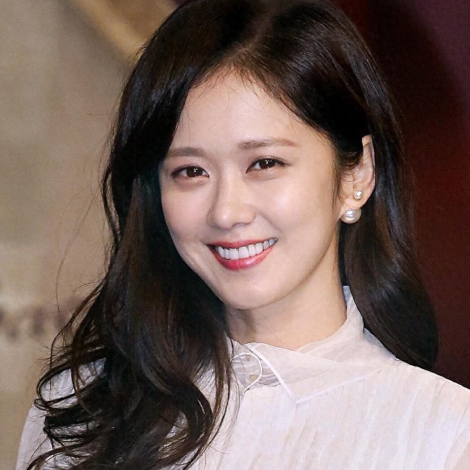 一场乌龙谣言，却戳中了无数80、90后的青春
 
刚才刷到张娜拉去世的谣言，点进