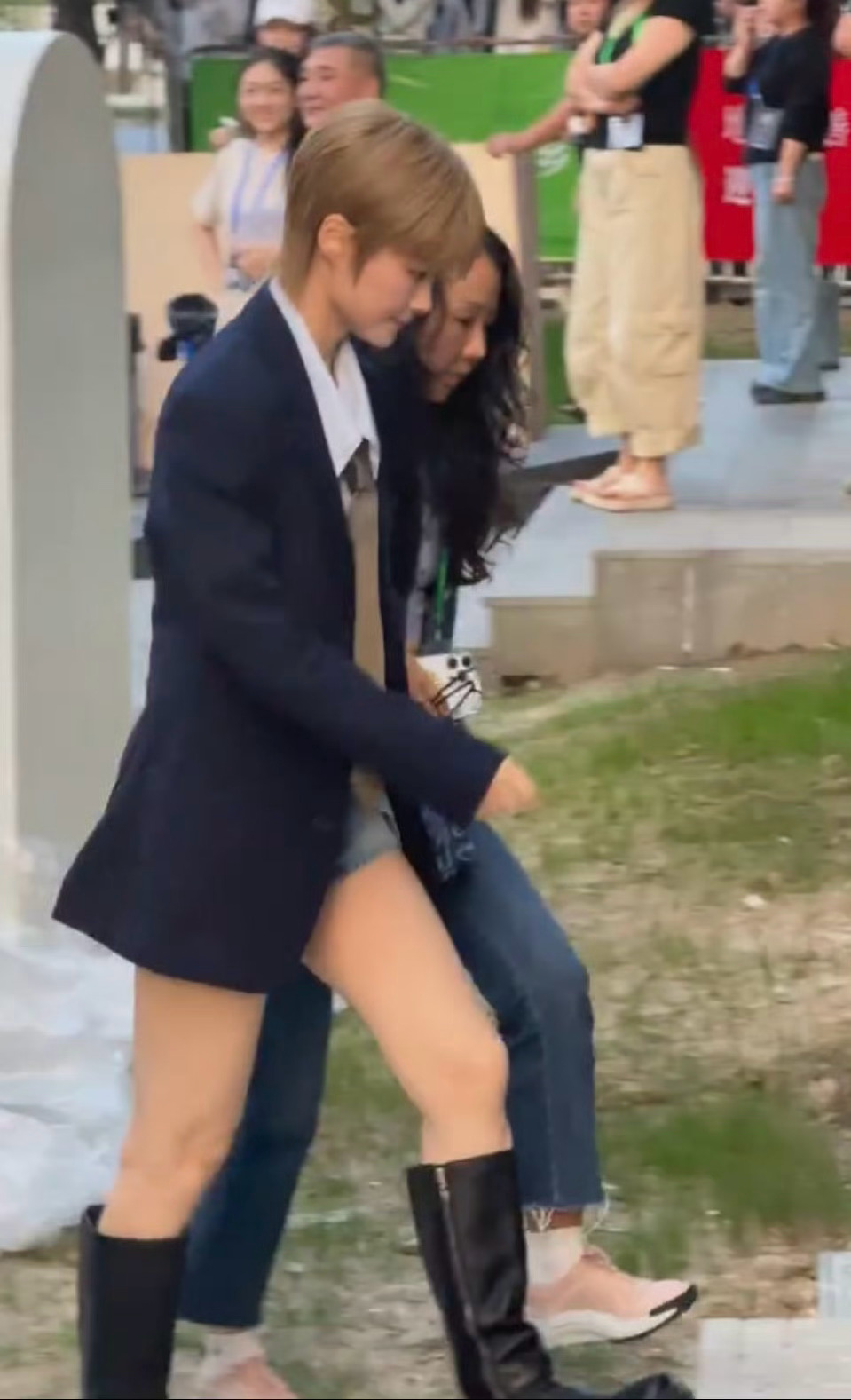 李宇春张杰宋亚轩撞衫国乐无双 李宇春张杰宋亚轩学院风造型路透🈶很期待大家会唱什