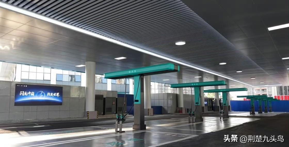 大家最担心的两个问题，比亚迪都给出答案！闪充不伤电池、不扰电网。第二代刀片电池以