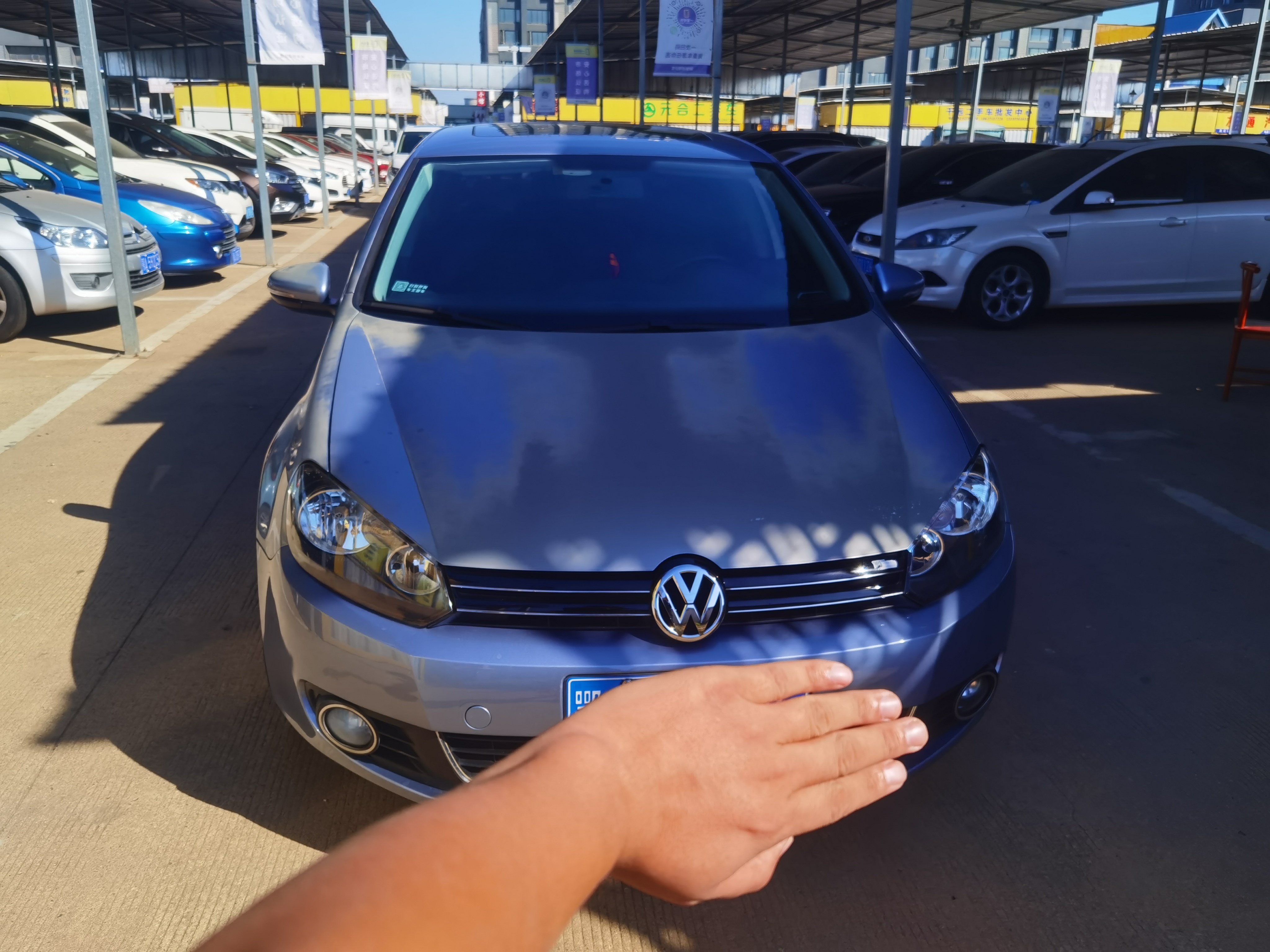 手动的6代高尔夫，还是1.4T的2012年 14万公里 好开好玩你们猜一猜，多少