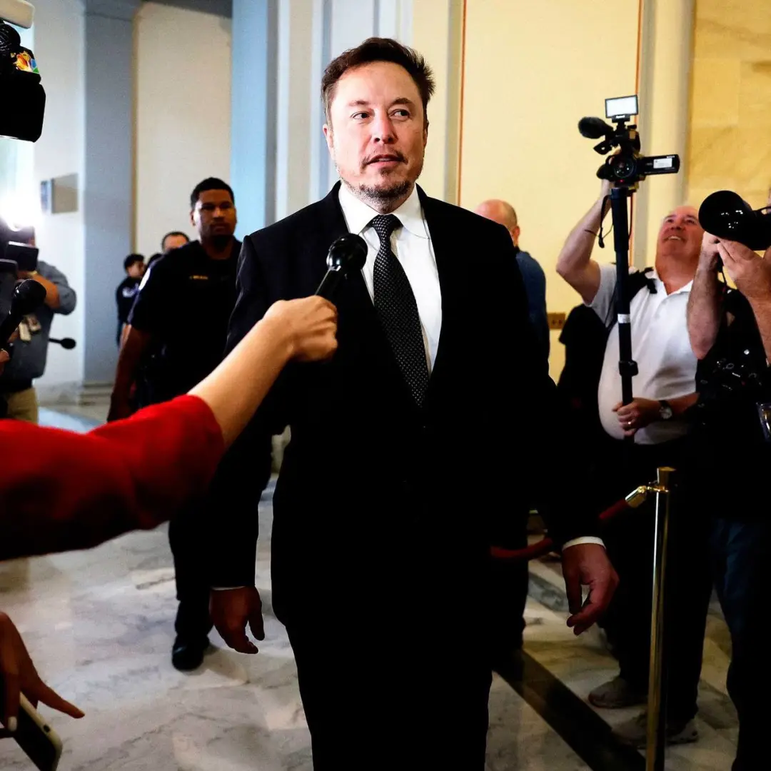 马斯克：“第一性原理分析可以用在生活中的任何事情上。 简单来说，就是把...