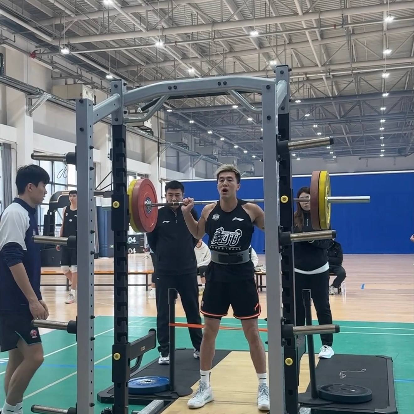 郭艾伦在体测期间接受咪咕篮球采访，展望了新赛季“￼：在防护好的同时，打法上要做出